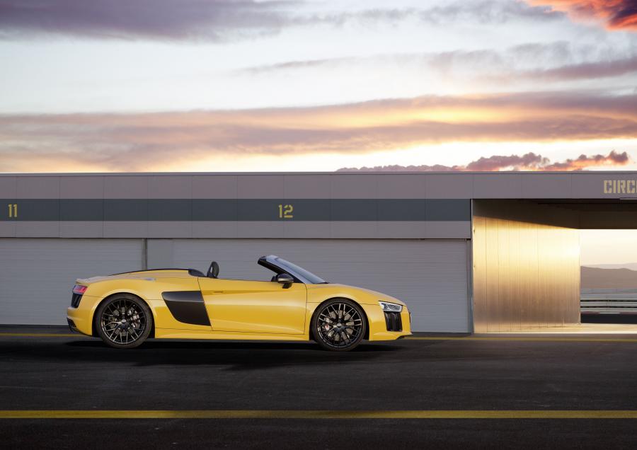  Audi R8 Spyder V10 2016 года  (WW) (фото 32 из 61)